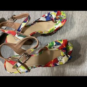 Gianni Bino Floral Heels size 8